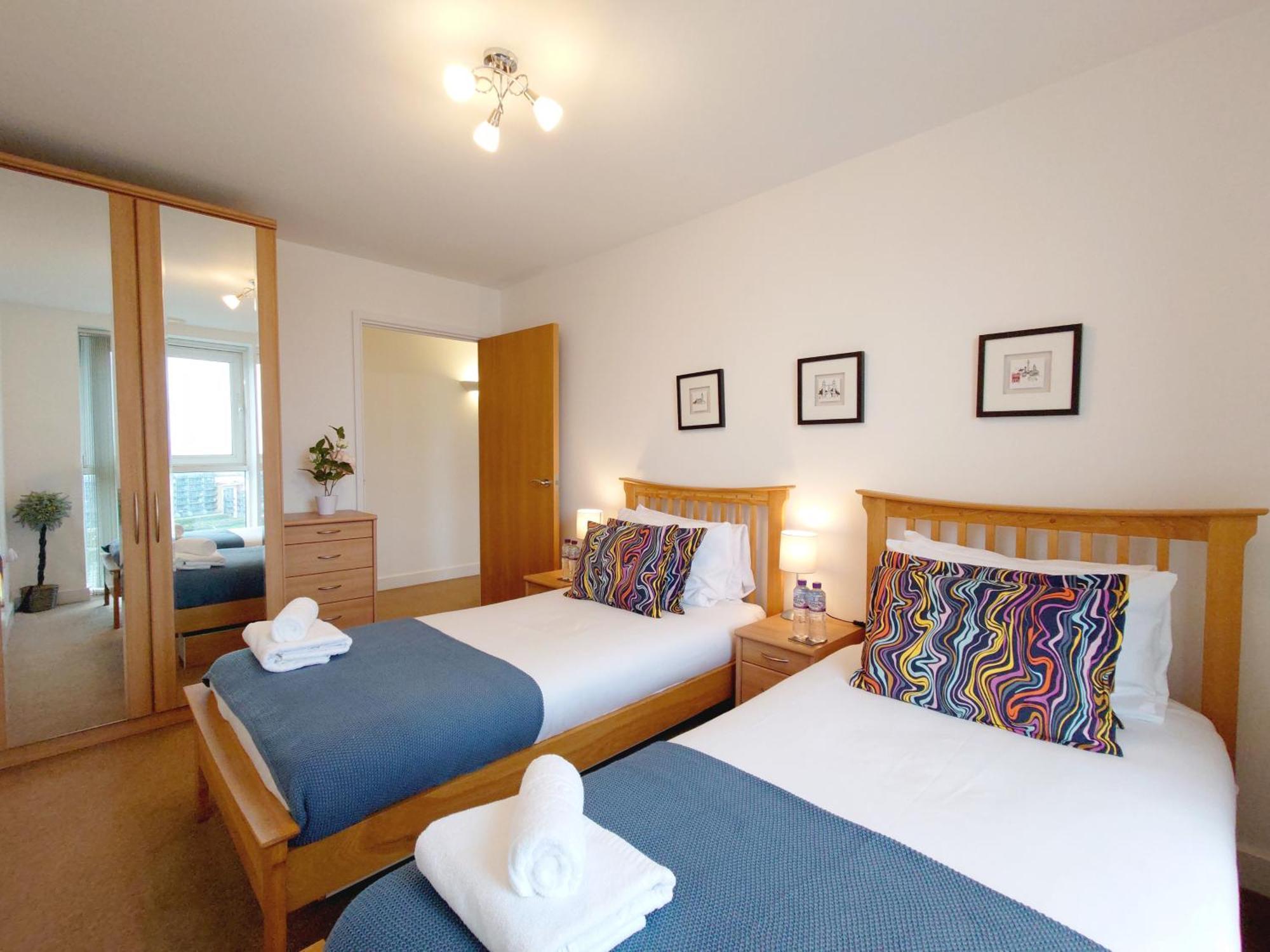 London Excel Stays - Three Bed Serviced Apartment Экстерьер фото